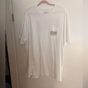 ✨ Vineyard Vines Valentine’s Day Pocket Tee – XXL ✨